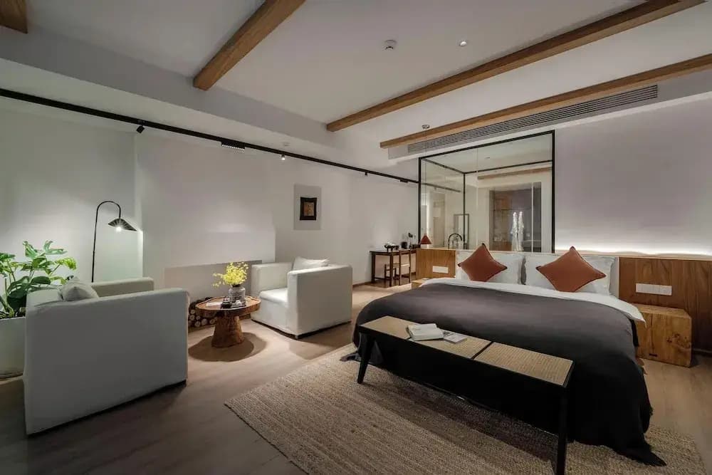 Premier Double room with balcony and with courtyard view full double bed