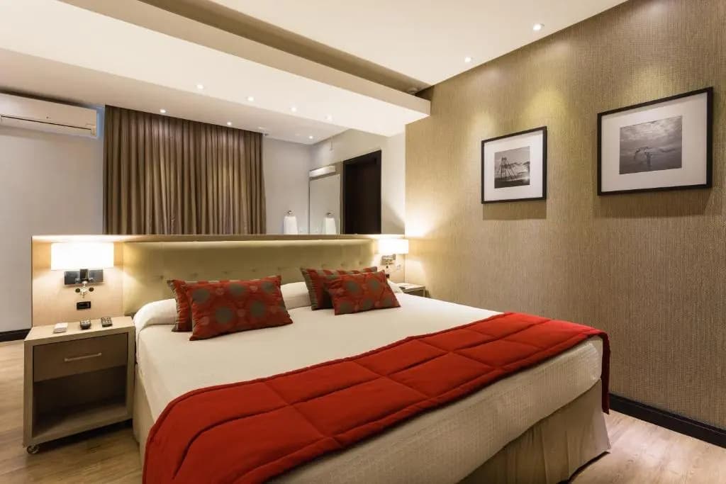 Premium Double Suite full double bed