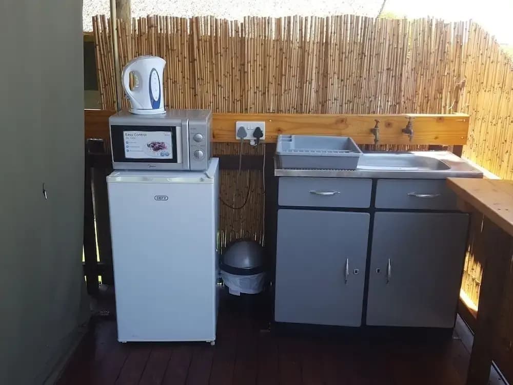 1 Bedroom Family Tent with river view