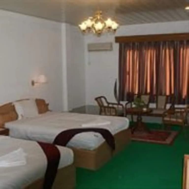 Deluxe Double room twin beds