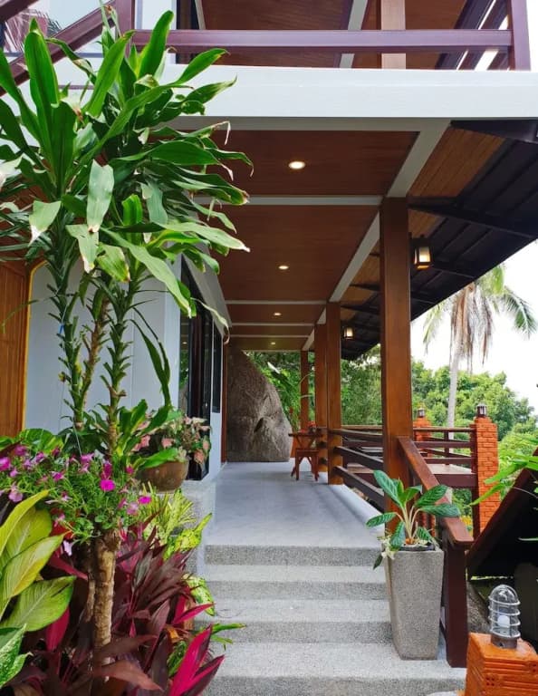 1 Bedroom Premier Basement Studio with ocean view