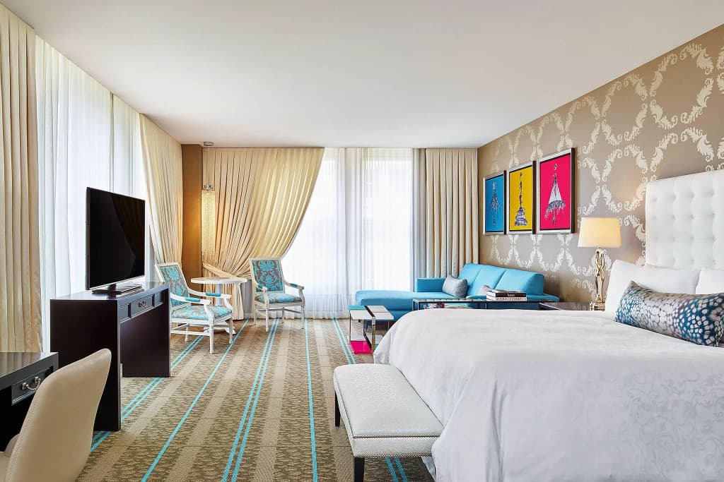 Double Suite with city view full double bed