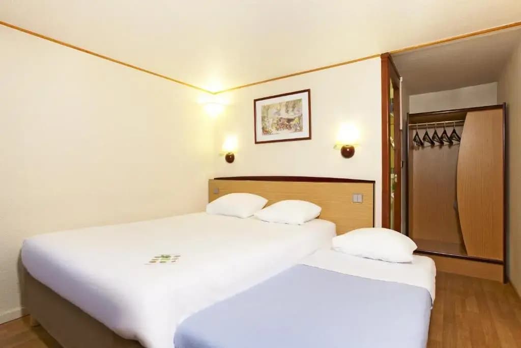 Standard Triple room
