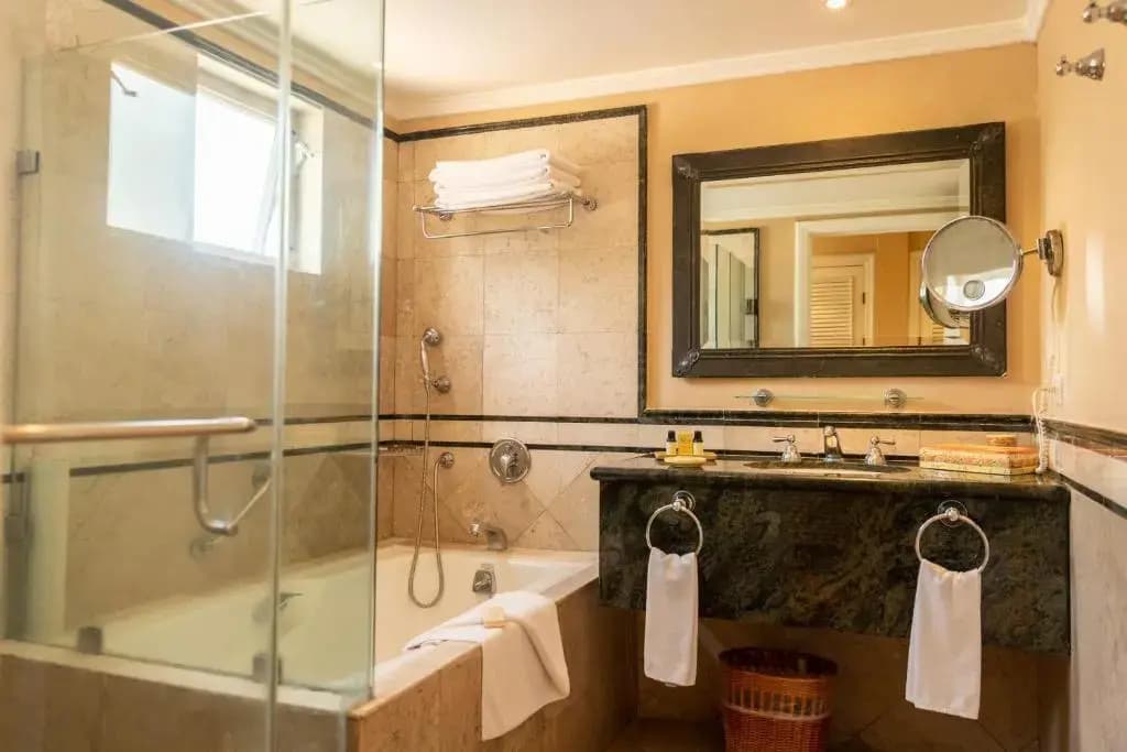 Standard Quadruple room with garden view