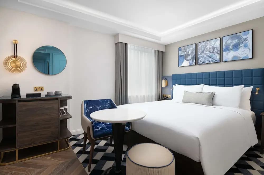 Queen/King Double room full double bed