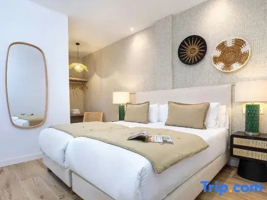3 Bedrooms Apartment