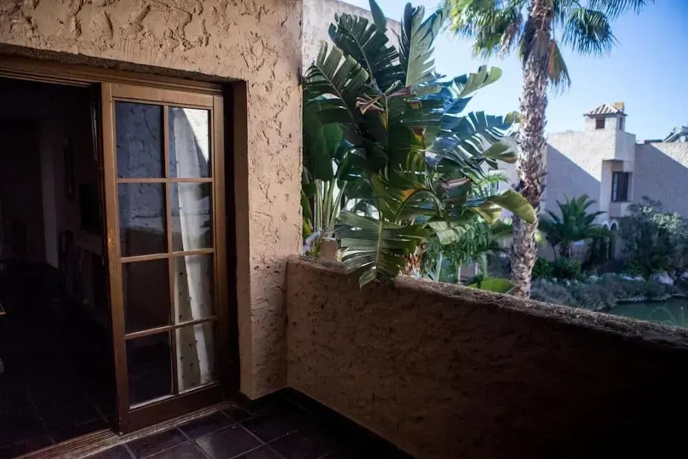 Bungalow with balcony