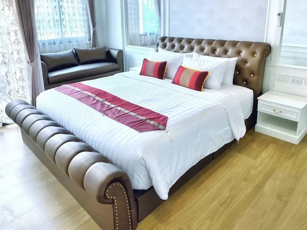 Deluxe Double room with balcony full double bed
