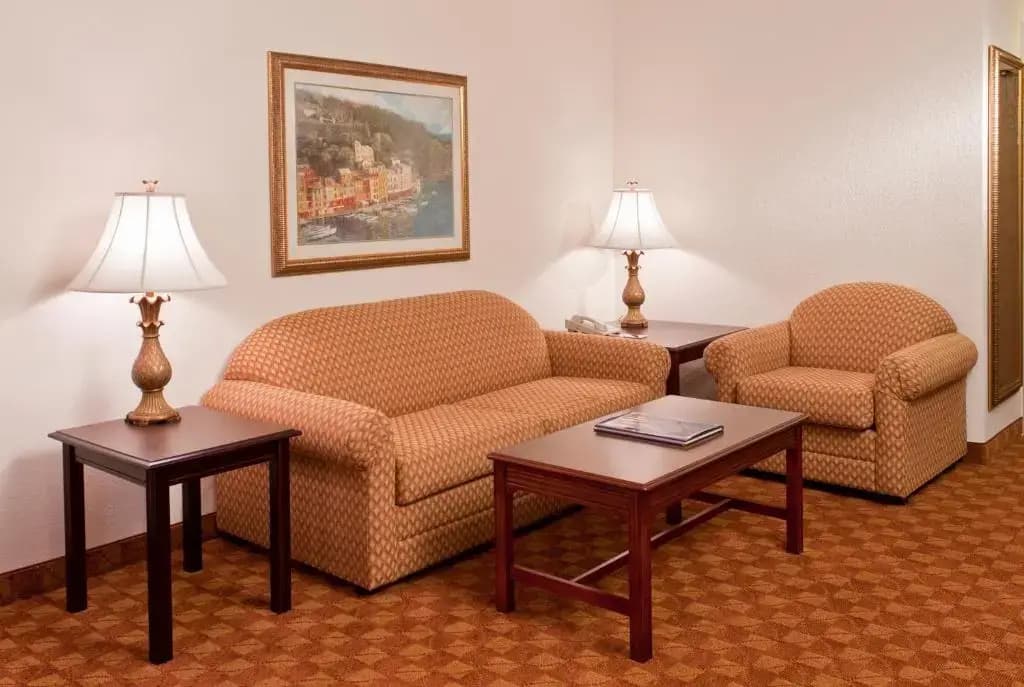 1 Bedroom Double Suite full double bed