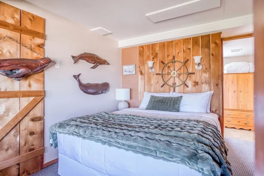Classic Double room with partial ocean view full double bed