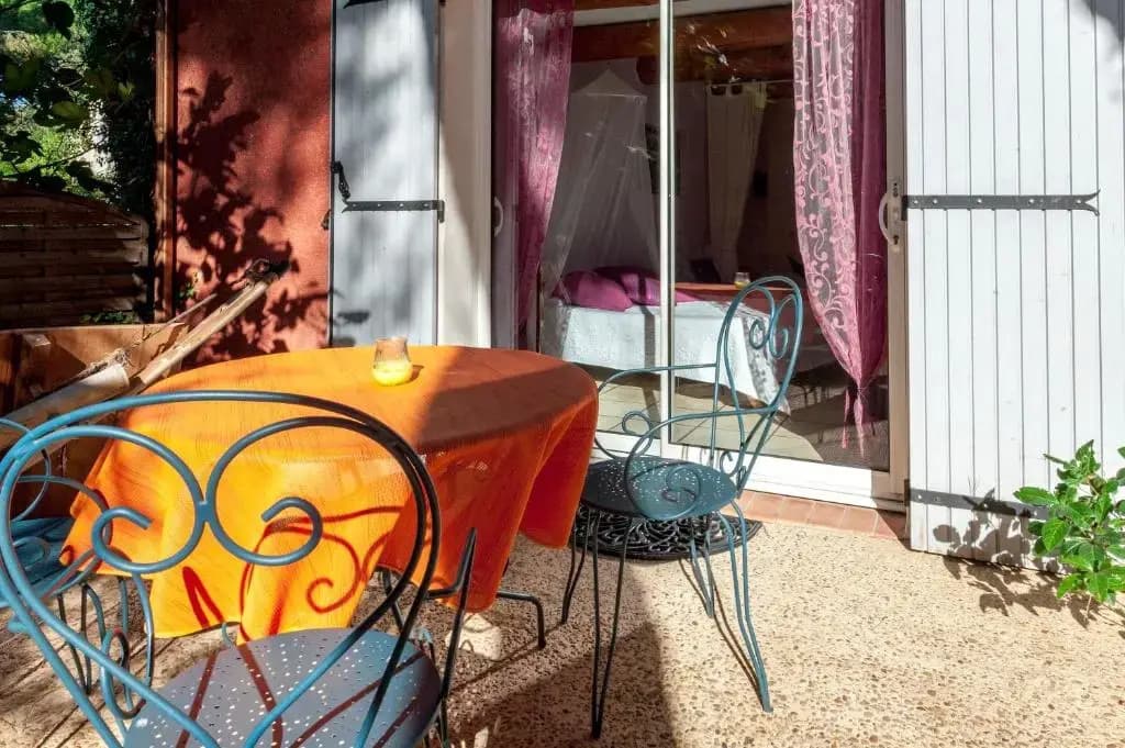 Standard Triple room with garden view