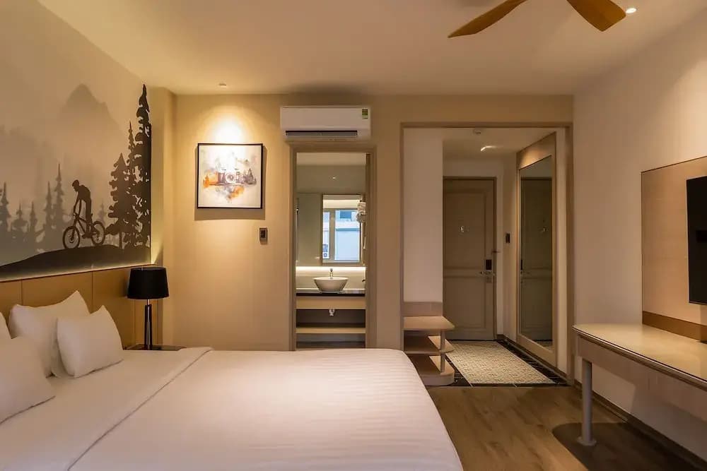 Deluxe Double room with city view full double bed