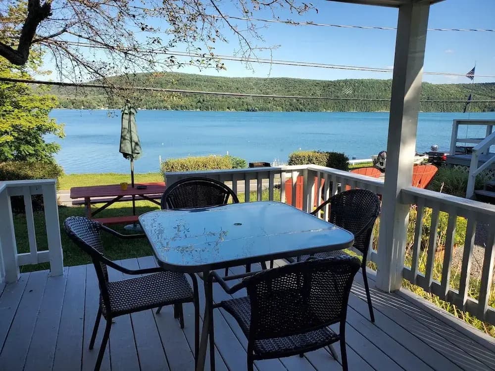 Standard room with lake view
