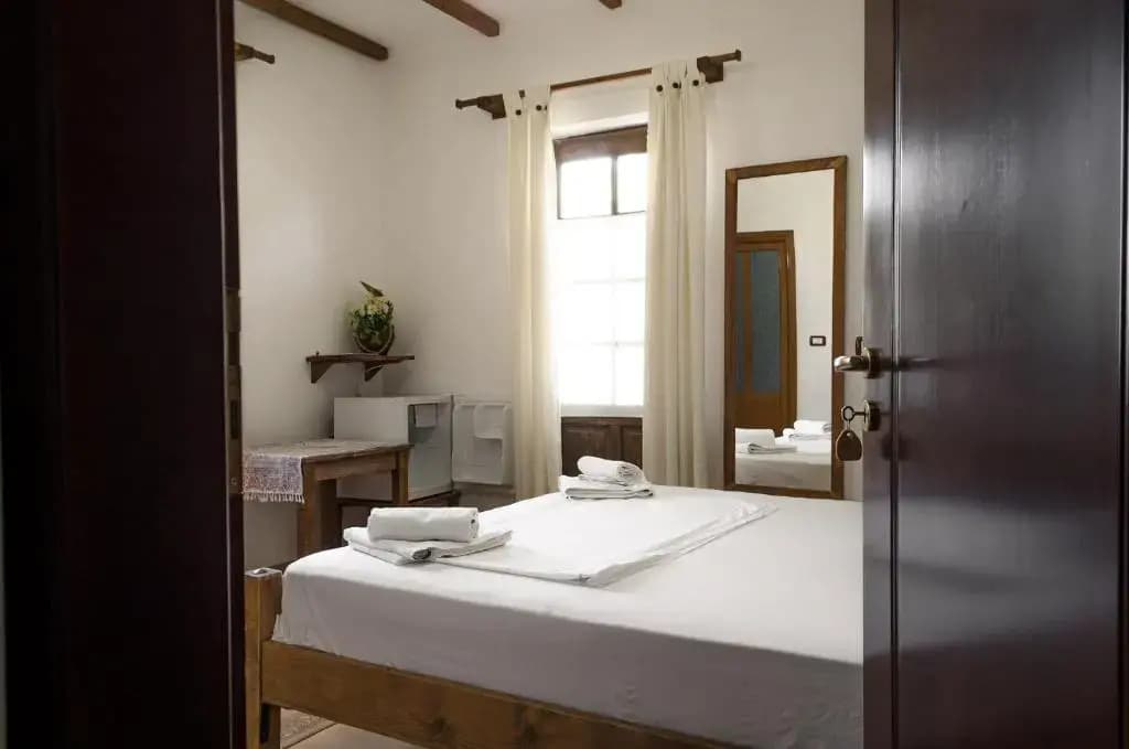 Deluxe Double room with balcony full double bed