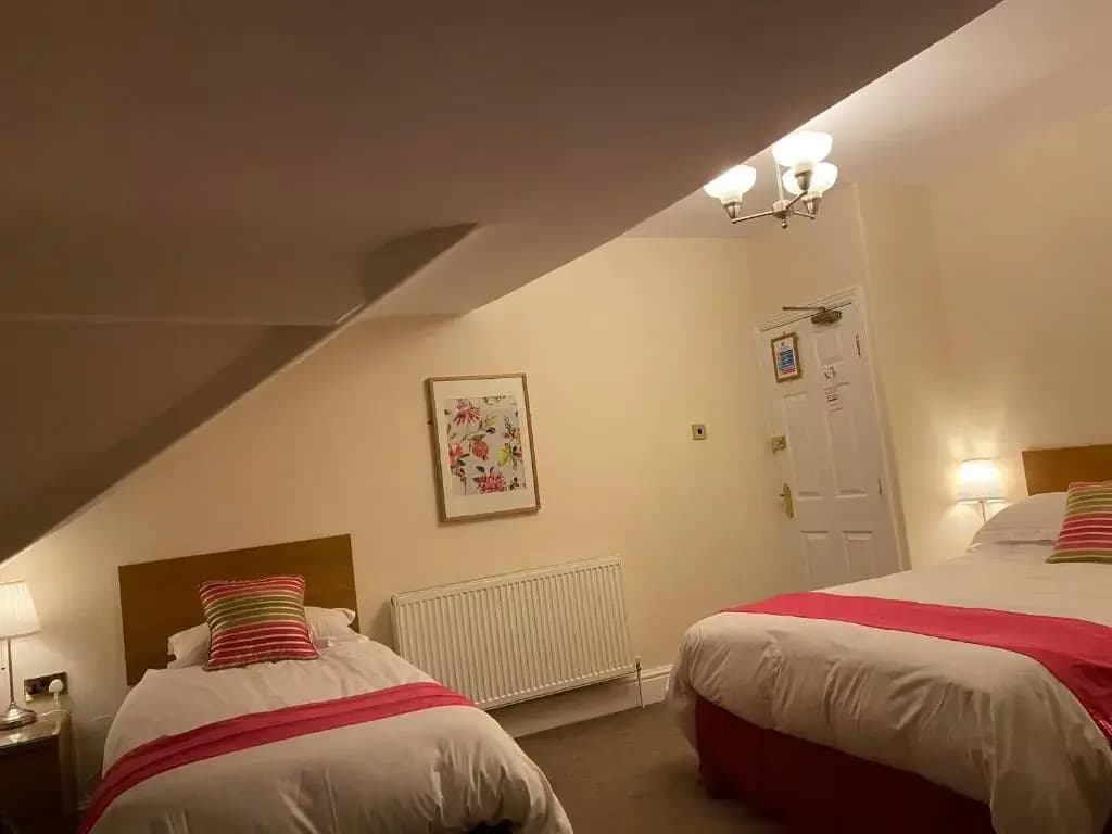Standard Triple room