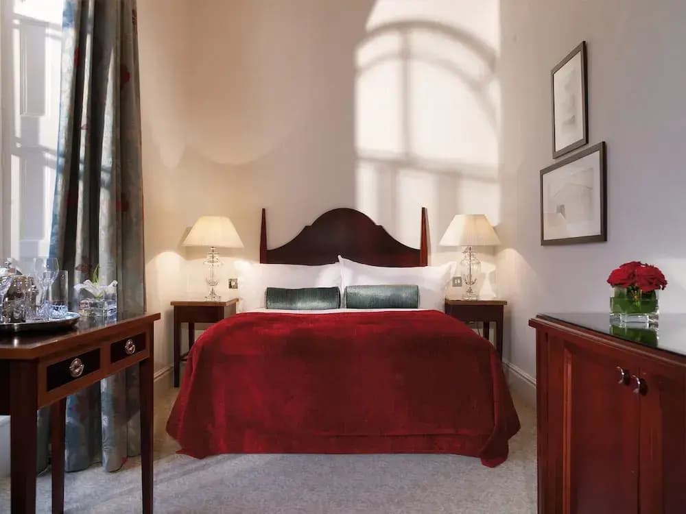 Standard Double room with courtyard view full double bed
