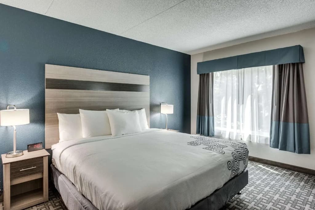 Double Suite full double bed