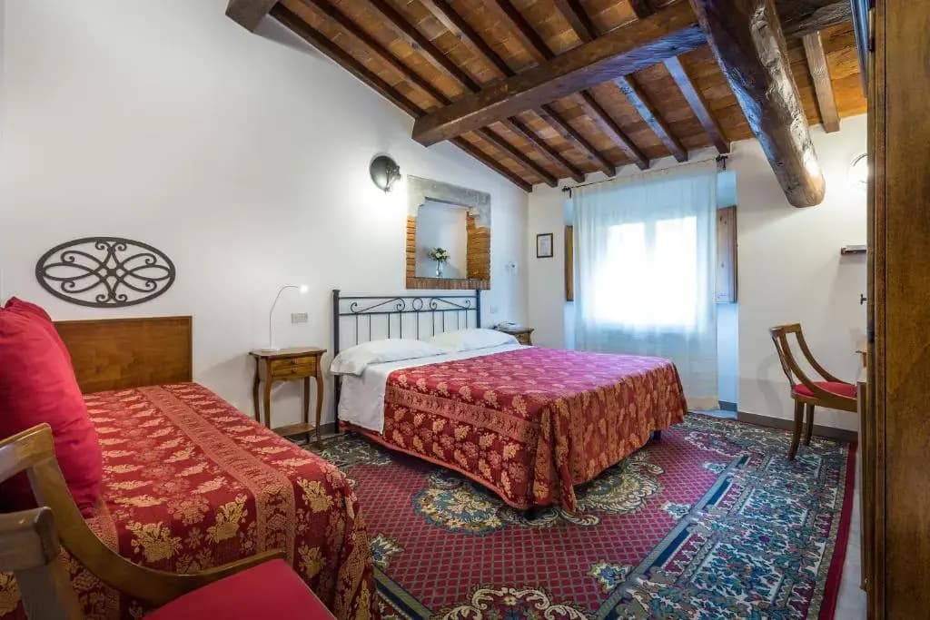 Standard Triple room