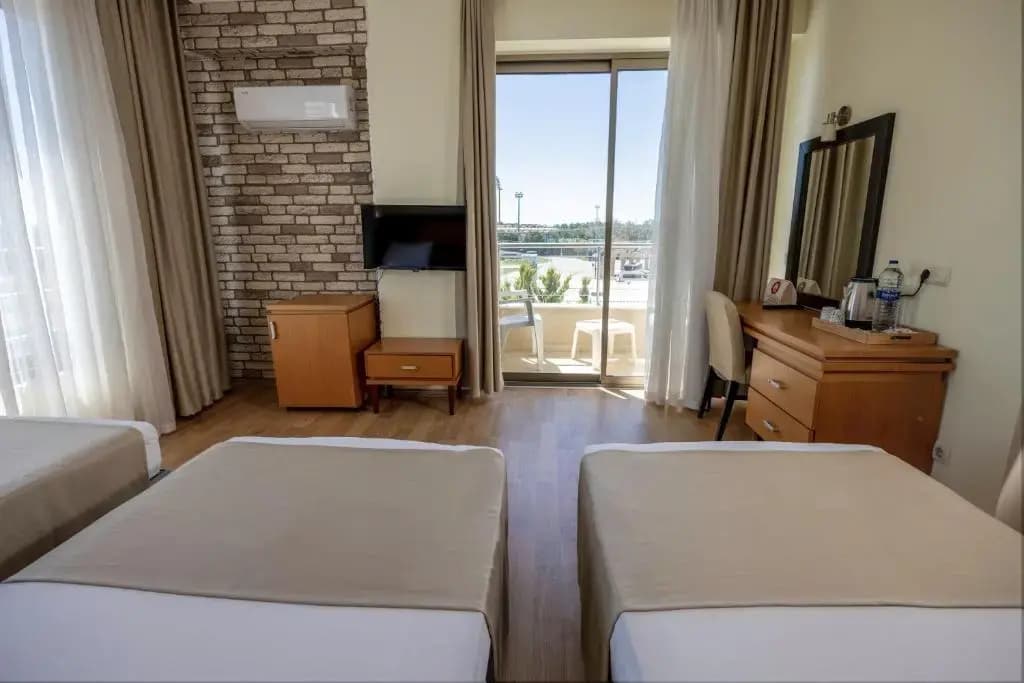 Standard Triple room