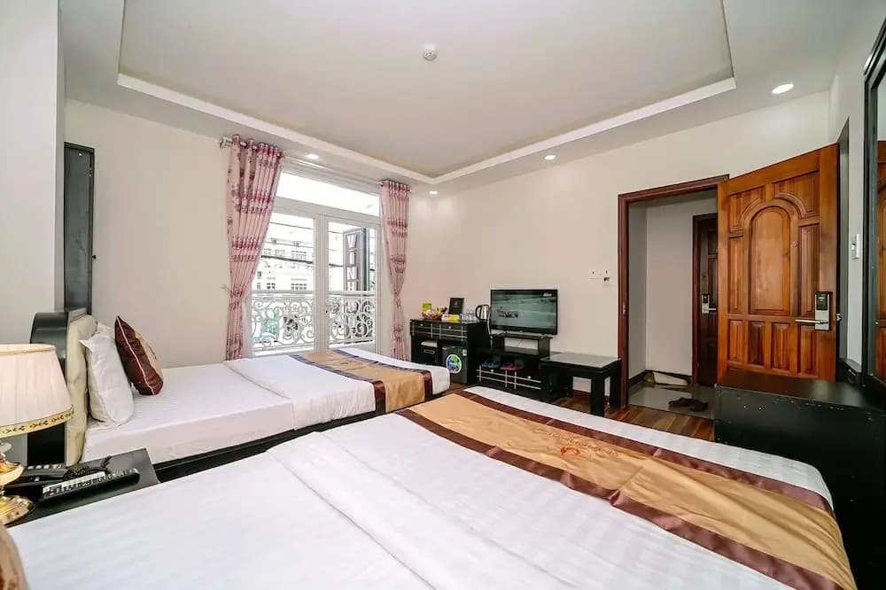 Deluxe Double room with balcony and with city view twin beds