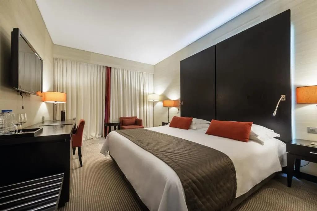 Standard Double room with city view full double bed