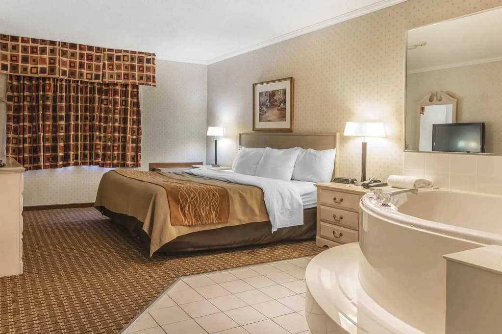 Double Suite full double bed