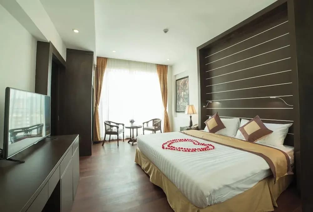 Executive Double Suite with balcony and with city view full double bed