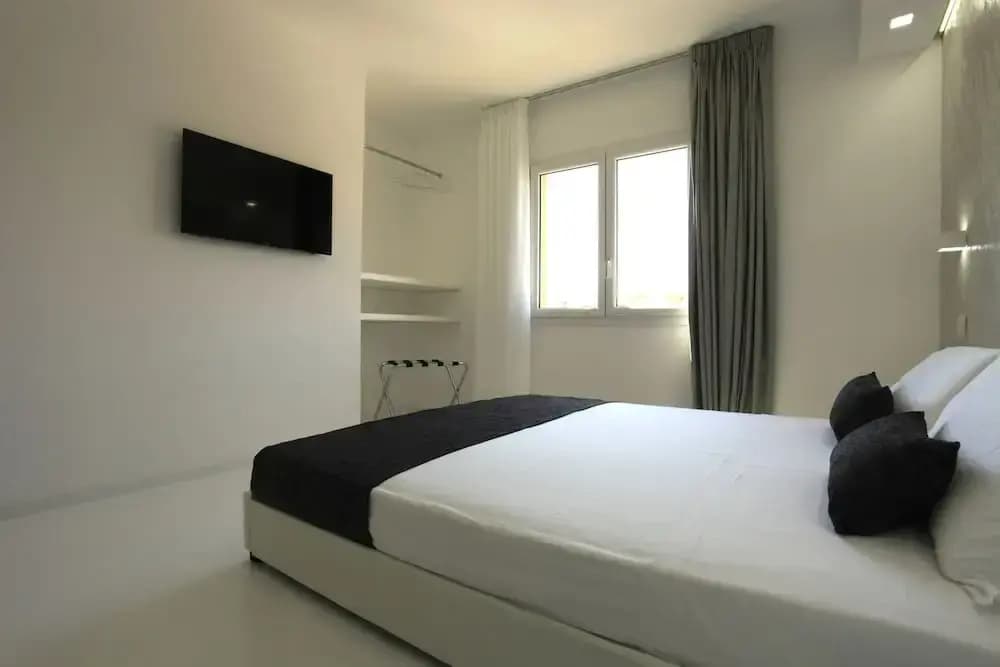 Superior Double room with city view full double bed