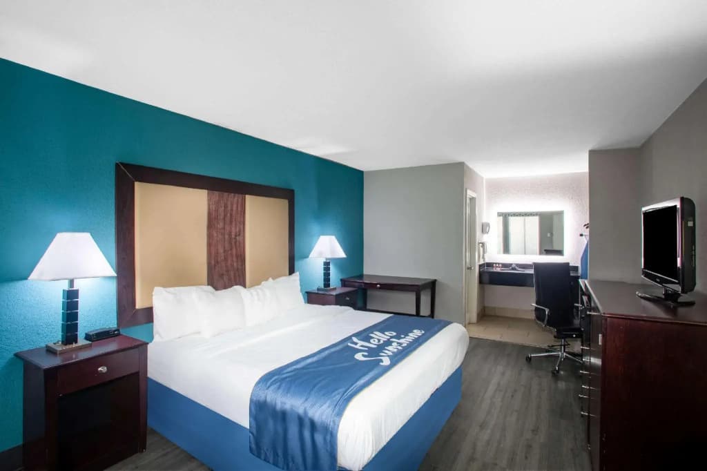 Double Suite full double bed