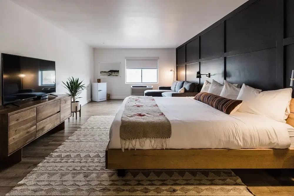 Double Suite full double bed