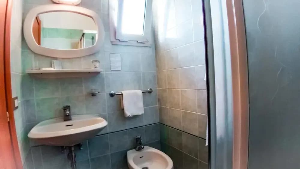 Standard Single room with balcony single bed