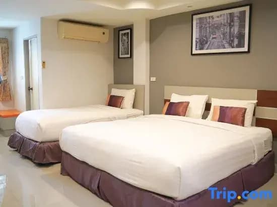 Deluxe Double Family room full double bed