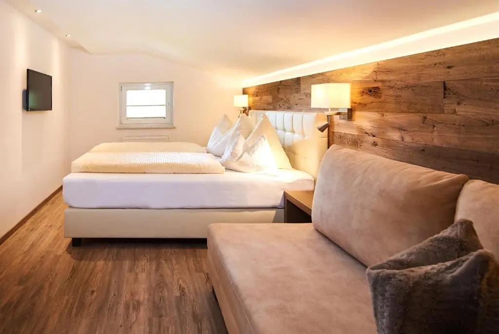 3 Bedrooms Apartment
