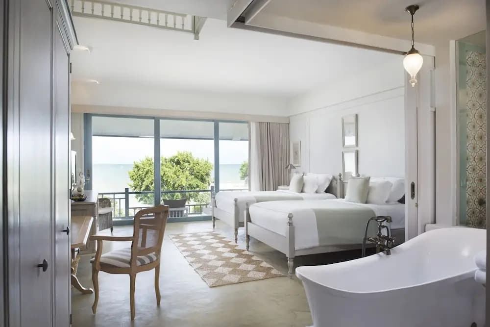 Deluxe room with balcony and with sea view