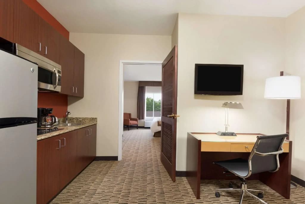 1 Bedroom Double Suite full double bed