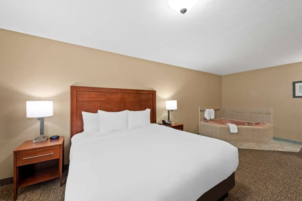 Double Suite full double bed