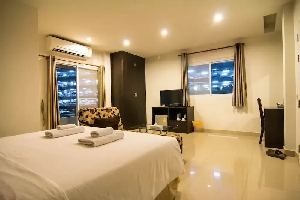 Deluxe Double room with balcony full double bed