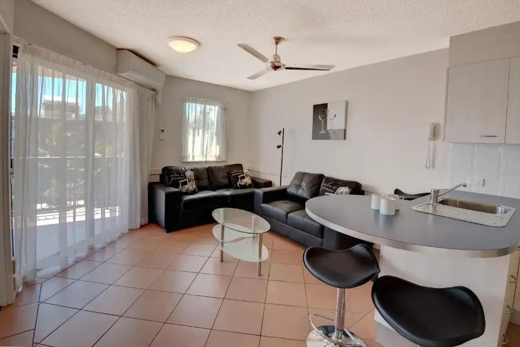2 Bedrooms Quadruple Apartment