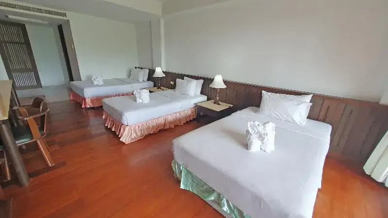 Standard Triple room with garden view