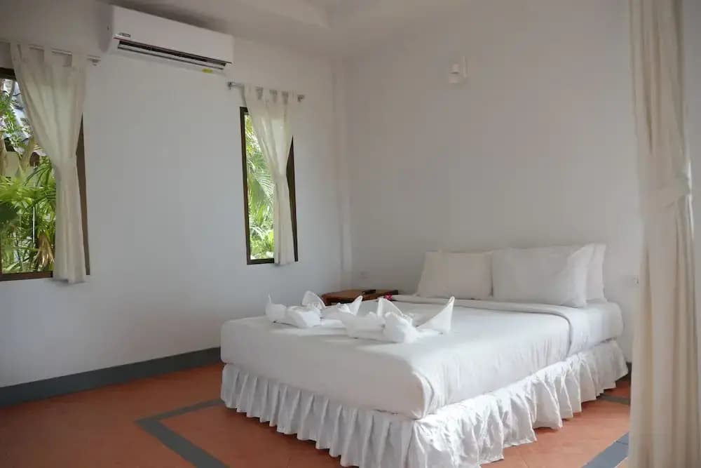 Deluxe Double room with balcony and with garden view full double bed
