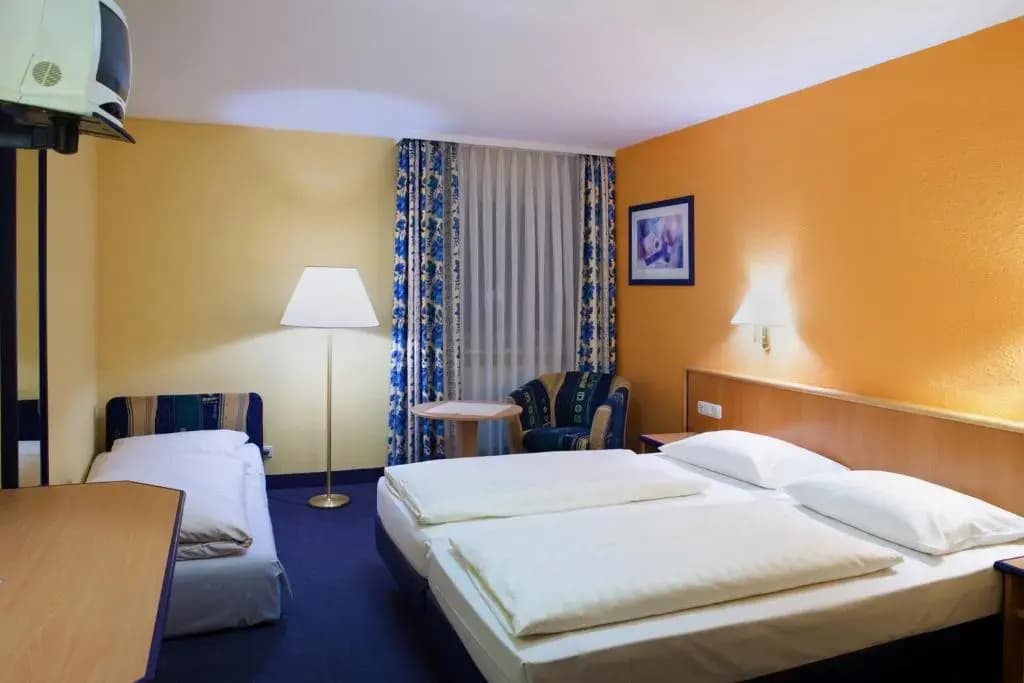 Standard Triple room