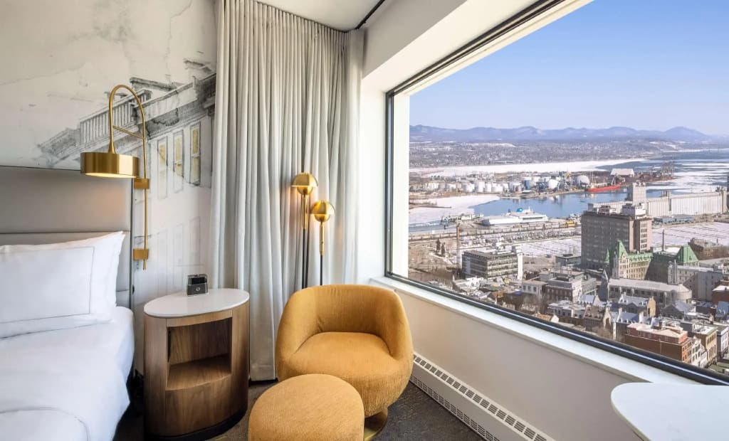 Executive Double room with river view full double bed