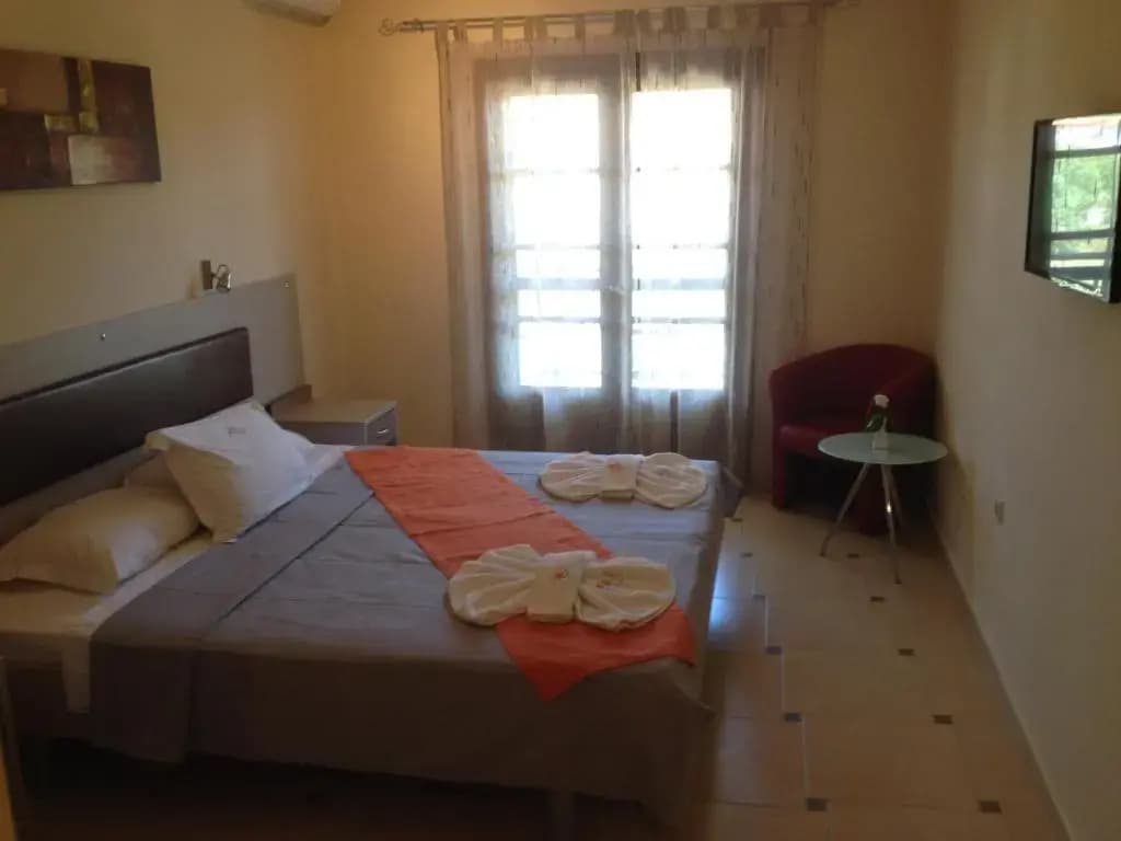 Standard Double room with garden view full double bed