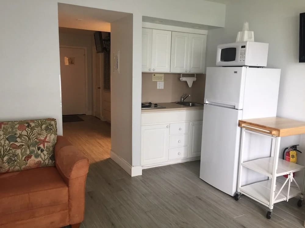 Standard Double room with balcony and oceanfront twin beds
