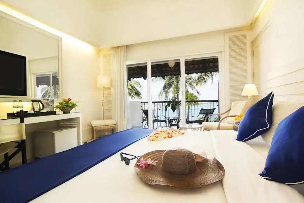 Deluxe room with balcony and with sea view