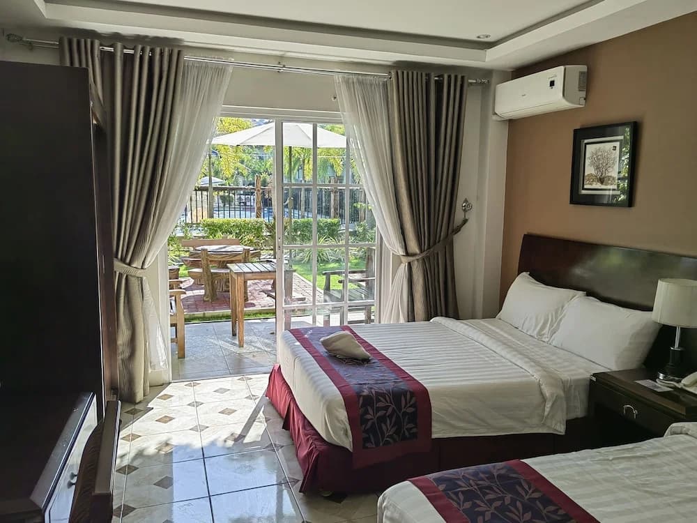 Deluxe Double room with balcony and with pool view twin beds