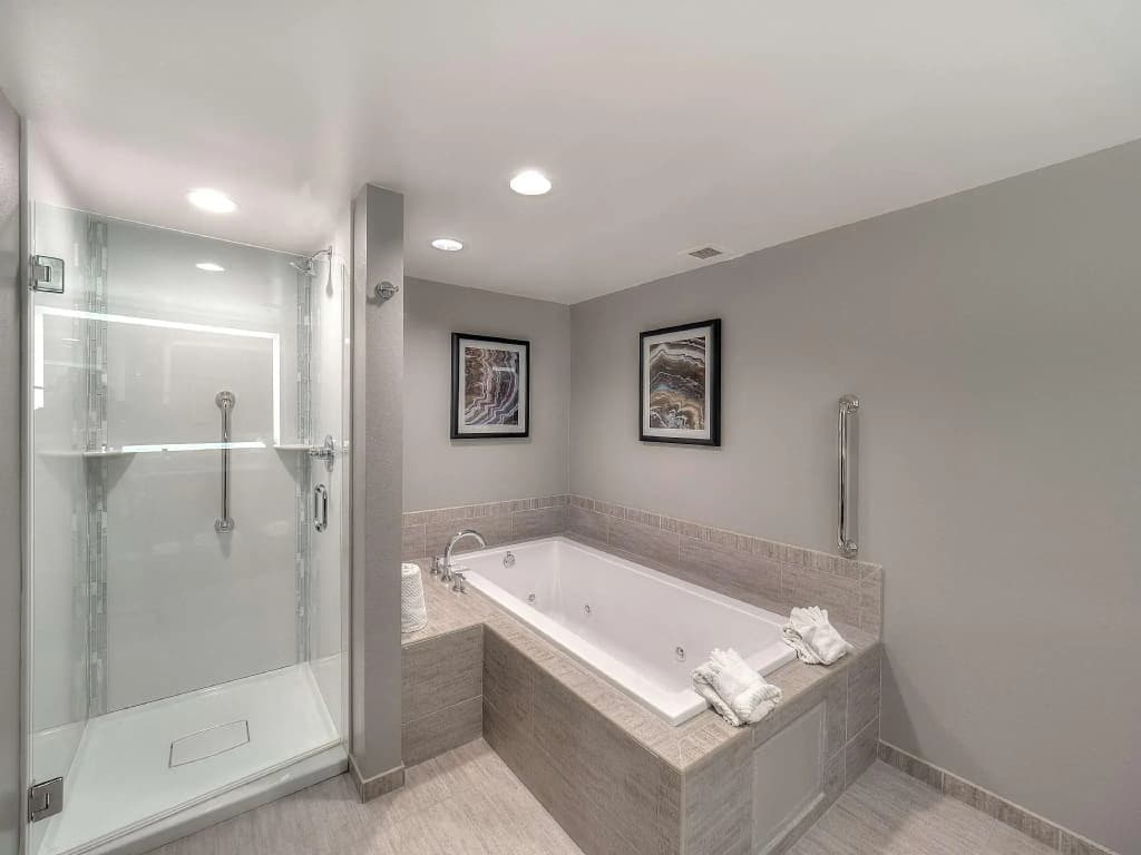 Presidential Double Junior Suite full double bed