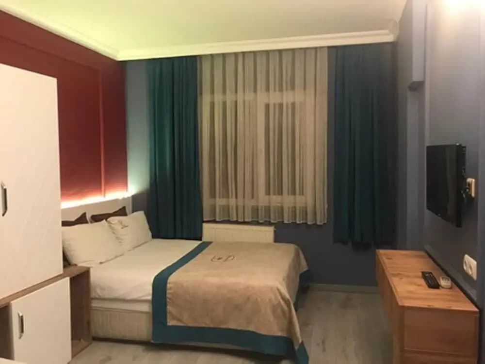 Economy Double room with city view full double bed