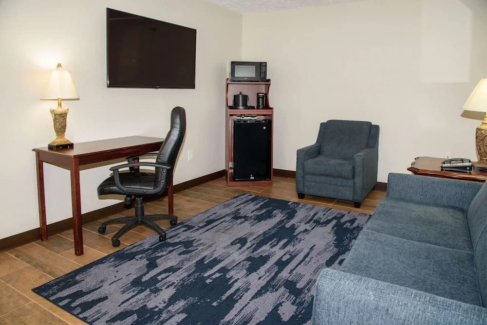 Double Suite full double bed