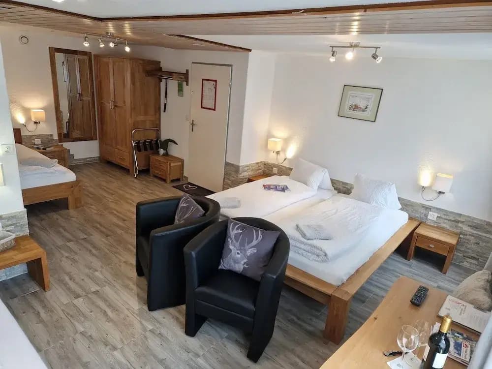 1 Bedroom Standard Quadruple Family room